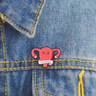 pins-mellune-cuterus-feministe