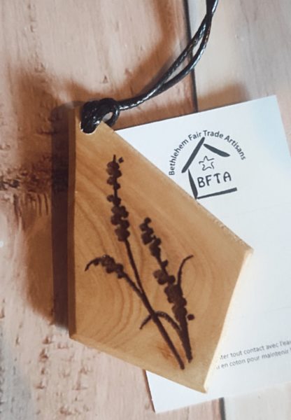 Lahia : collier gravé en bois d'olivier fait main en Palestine