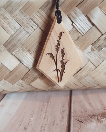 Lahia : collier gravé en bois d'olivier fait main en Palestine – Image 2
