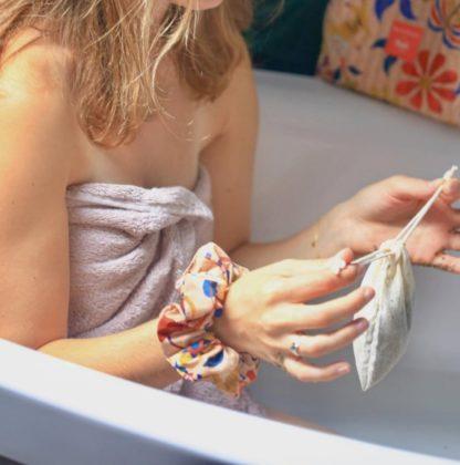 Coffret de plantes Bio pour le Bain : Infusions de bain, sac en coton bio, chouchou et trousse de voyage – Image 15
