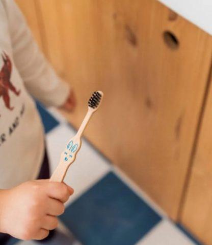 Brosse à Dents 3-6 ans en hêtre rouge français Le p'tit Dubois – Image 7