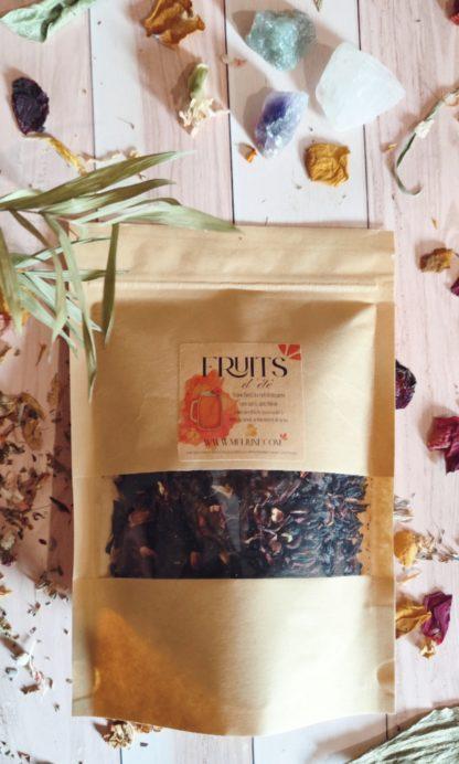 Fruits d'été : tisane glacée de fleurs d'Hibiscus et baies de Sureau séchées
