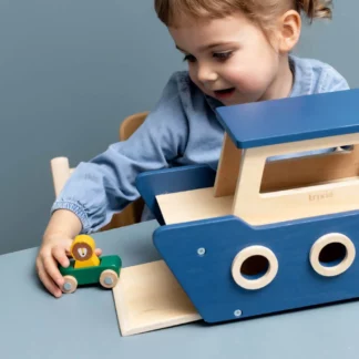 Ferry, voiture et personnages en bois, cadeau ludique & écologique - Trixie