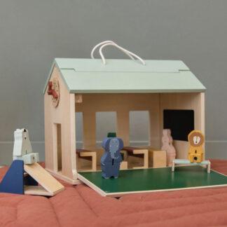 Ecole en bois + 6 personnages + tous les accessoires, cadeau ludique & écologique - Trixie